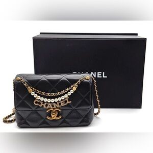 Beaute VIP Gift Black CC Crossbody Bag